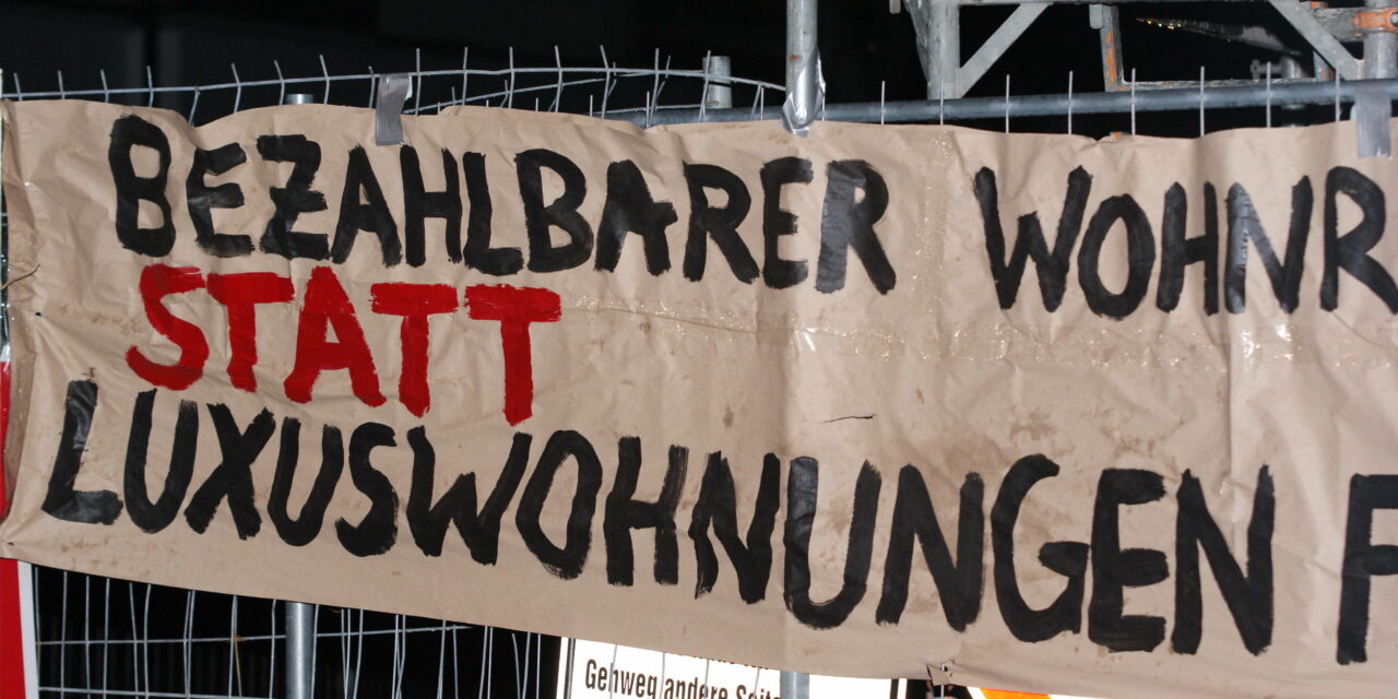 Update: Empört euch!? Freilicht-Protest an der Baugrube