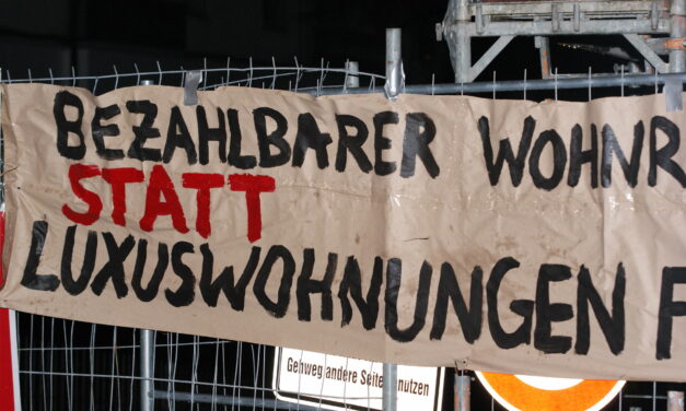 Update: Empört euch!? Freilicht-Protest an der Baugrube