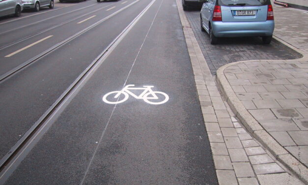 Fahrradmarkierungen auf der Birkenstraße